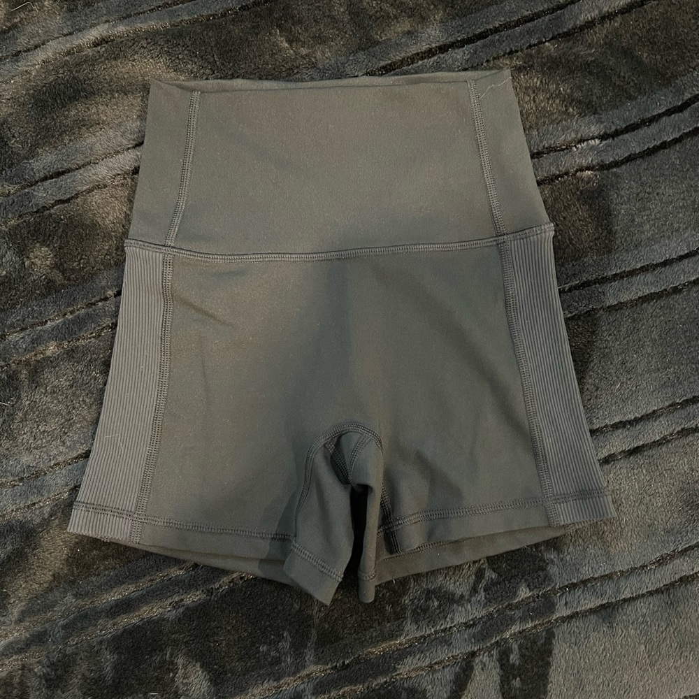 OFFLINE by AERIE black high rise shorts size XS